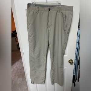 Men’s Under Armour Beige Golf Pants - size 38/32